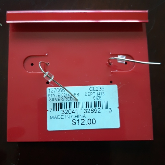 Earings - Picture 2 of 2